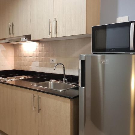 Breeze Residences By Cs Luxe Manila Esterno foto