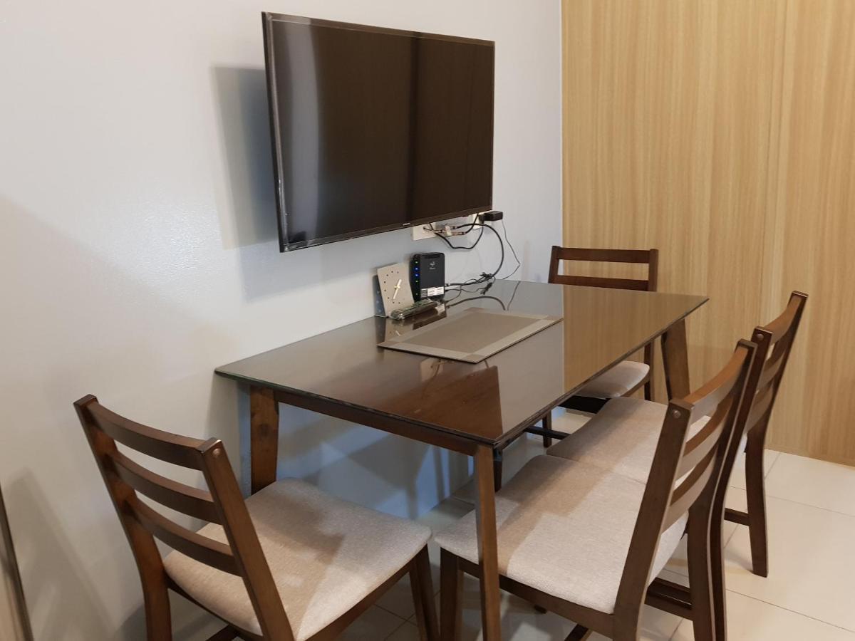 Breeze Residences By Cs Luxe Manila Esterno foto