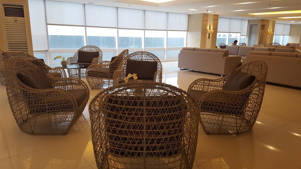 Breeze Residences By Cs Luxe Manila Esterno foto