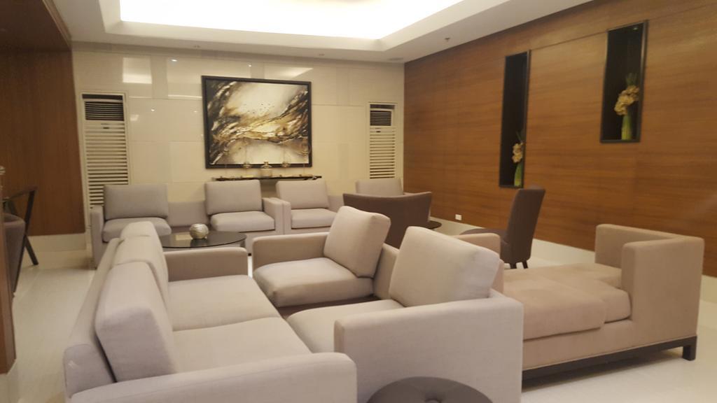Breeze Residences By Cs Luxe Manila Esterno foto