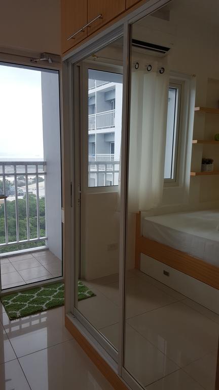 Breeze Residences By Cs Luxe Manila Esterno foto