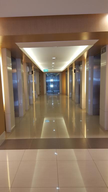 Breeze Residences By Cs Luxe Manila Esterno foto