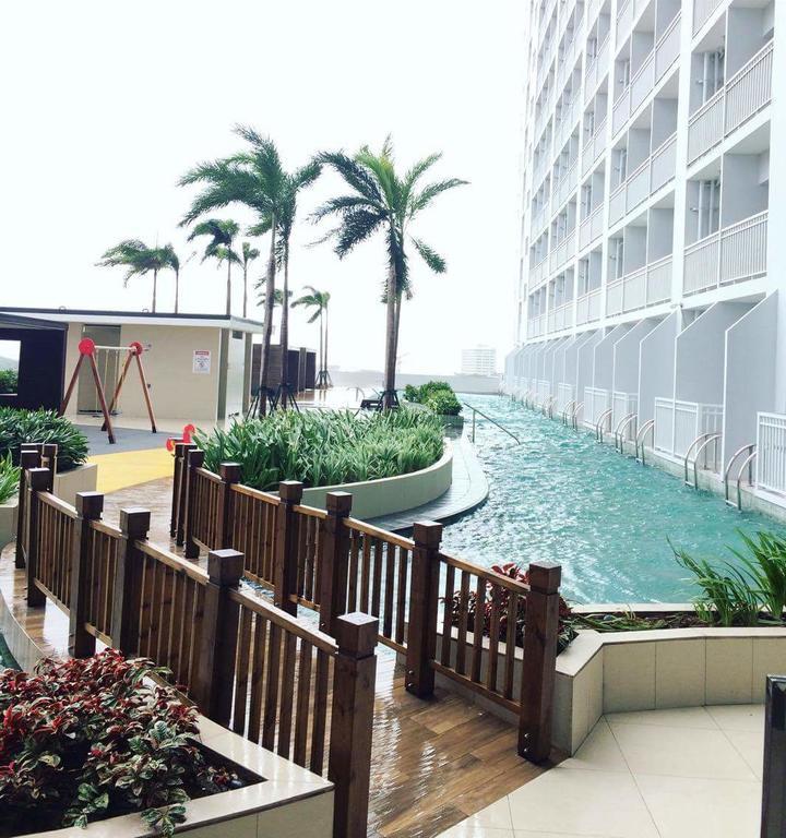 Breeze Residences By Cs Luxe Manila Esterno foto